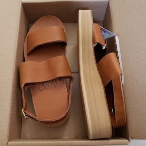 Double strap platform sandal